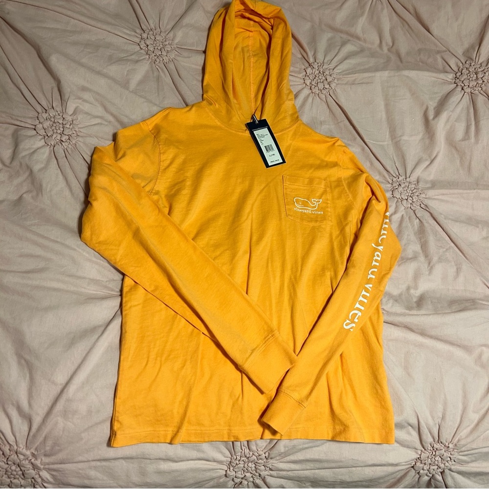 NWT Vineyard Vines graphic pocket whale hoodie